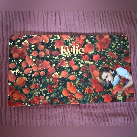 Kylie Cosmetics Wizard of Oz Palette! - Picture 2 of 5